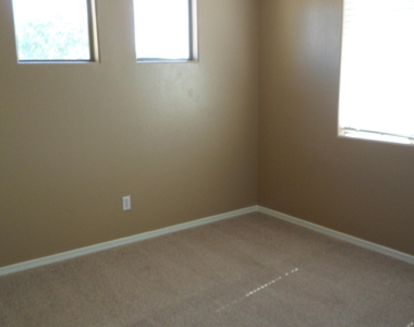 13900 N 146th Lane - Photo Thumbnail 10