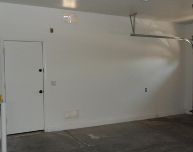 13900 N 146th Lane - Photo Thumbnail 7