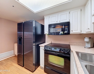 10330 W Thunderbird Boulevard - Photo Thumbnail 10