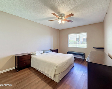 10330 W Thunderbird Boulevard - Photo Thumbnail 14