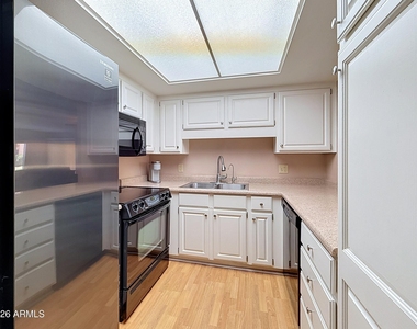 10330 W Thunderbird Boulevard - Photo Thumbnail 9