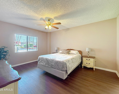 10330 W Thunderbird Boulevard - Photo Thumbnail 6