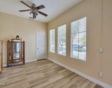 8807 W Carole Lane - Photo Thumbnail 25
