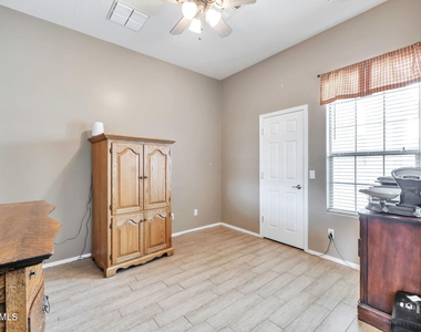 8807 W Carole Lane - Photo Thumbnail 3