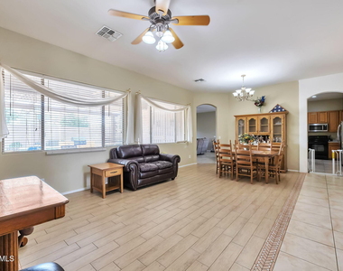 8807 W Carole Lane - Photo Thumbnail 4