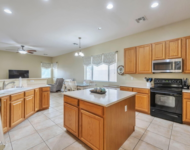 8807 W Carole Lane - Photo Thumbnail 8