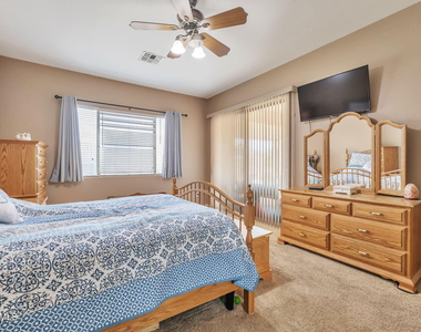 8807 W Carole Lane - Photo Thumbnail 16