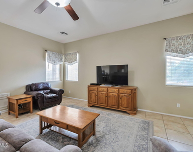 8807 W Carole Lane - Photo Thumbnail 12