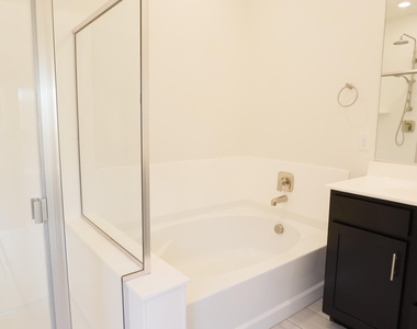 2413 W Sunland Avenue - Photo Thumbnail 11