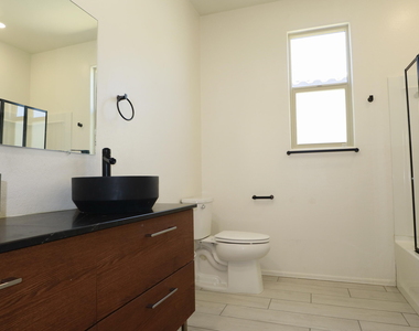 2413 W Sunland Avenue - Photo Thumbnail 12