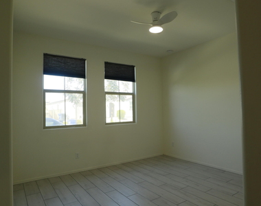 2413 W Sunland Avenue - Photo Thumbnail 2