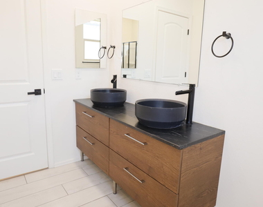 2413 W Sunland Avenue - Photo Thumbnail 9