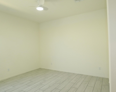 2413 W Sunland Avenue - Photo Thumbnail 5