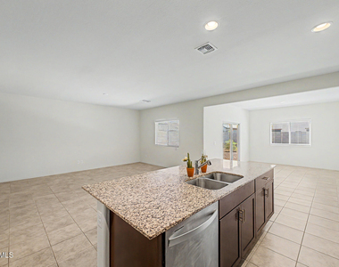 25273 W Atlanta Avenue - Photo Thumbnail 10