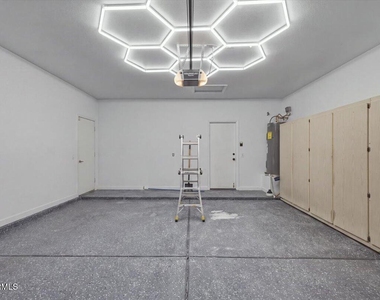 20385 N 54 Th Avenue - Photo Thumbnail 37