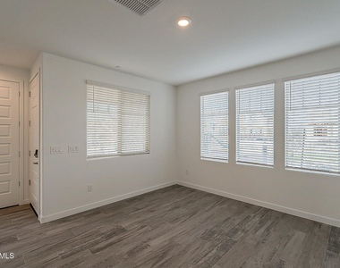 4100 S Pinelake Way - Photo Thumbnail 8