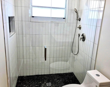 628 Monroe Drive - Photo Thumbnail 9