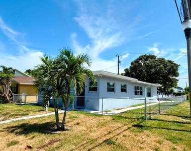 628 Monroe Drive - Photo Thumbnail 1