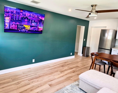 628 Monroe Drive - Photo Thumbnail 3