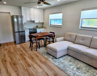 628 Monroe Drive - Photo Thumbnail 4