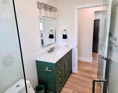 628 Monroe Drive - Photo Thumbnail 8