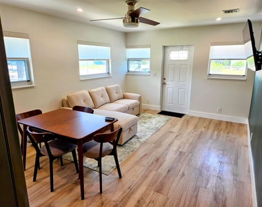 628 Monroe Drive - Photo Thumbnail 12