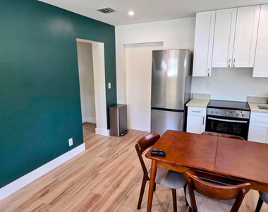 628 Monroe Drive - Photo Thumbnail 7