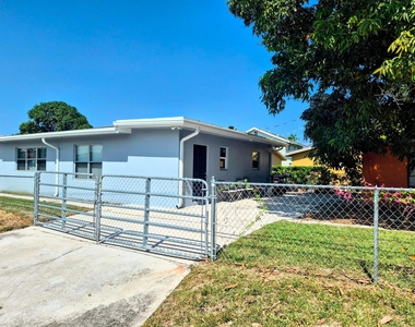 628 Monroe Drive - Photo Thumbnail 14