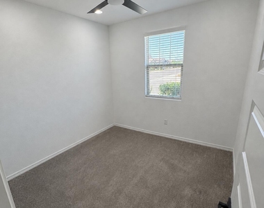 10275 W Amelia Avenue - Photo Thumbnail 4