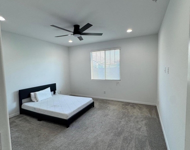 10275 W Amelia Avenue - Photo Thumbnail 13