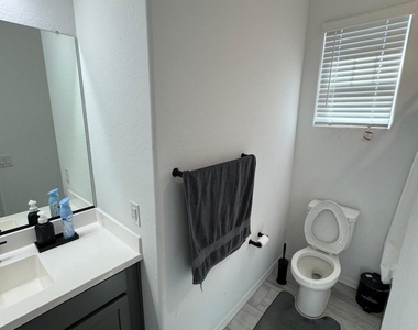 10275 W Amelia Avenue - Photo Thumbnail 5