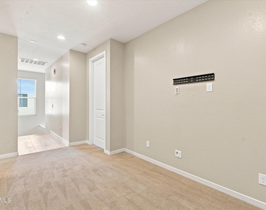 901 S Smith Road - Photo Thumbnail 12