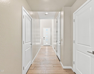 901 S Smith Road - Photo Thumbnail 2