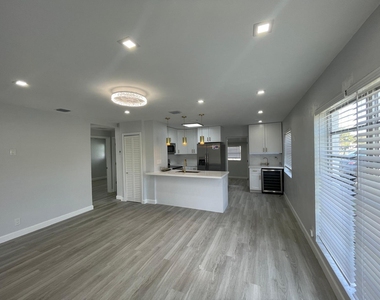 431 Nw 33rd Terrace - Photo Thumbnail 2