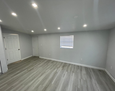431 Nw 33rd Terrace - Photo Thumbnail 6