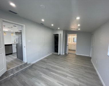 431 Nw 33rd Terrace - Photo Thumbnail 5