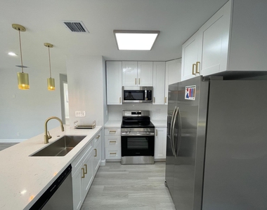 431 Nw 33rd Terrace - Photo Thumbnail 7