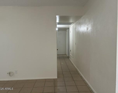 744 S Jones Street - Photo Thumbnail 5