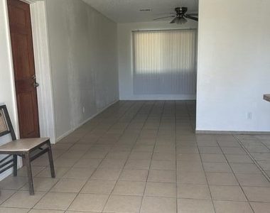 744 S Jones Street - Photo Thumbnail 8