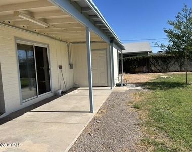 744 S Jones Street - Photo Thumbnail 9