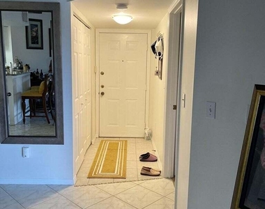 300 Crestwood Court N - Photo Thumbnail 11