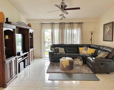300 Crestwood Court N - Photo Thumbnail 2