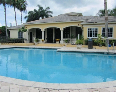 300 Crestwood Court N - Photo Thumbnail 9