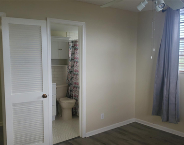 3910 Crystal Lake Drive - Photo Thumbnail 24