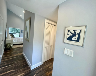11863 Wimbledon Circle - Photo Thumbnail 5