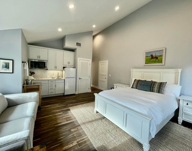 11863 Wimbledon Circle - Photo Thumbnail 1