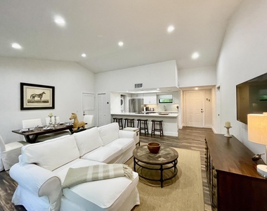 11863 Wimbledon Circle - Photo Thumbnail 5