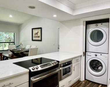 11863 Wimbledon Circle - Photo Thumbnail 2