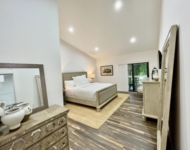 11863 Wimbledon Circle - Photo Thumbnail 6