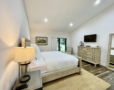 11863 Wimbledon Circle - Photo Thumbnail 7